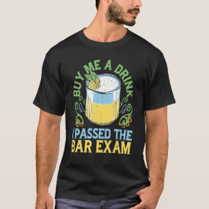 Camiseta Comprar-Me Uma Bebida Que Passei No Exame Do Bar