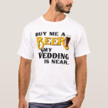 Camiseta Compre-me uma cerveja<br><div class="desc">Compre-me uma cerveja,  meu casamento está próximo. Humor engraçado do casamento para os noivos!</div>