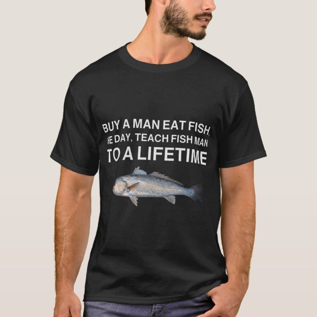 Camiseta Compre um Homem para Comer Peixe - Meme Engraçado (Frente)