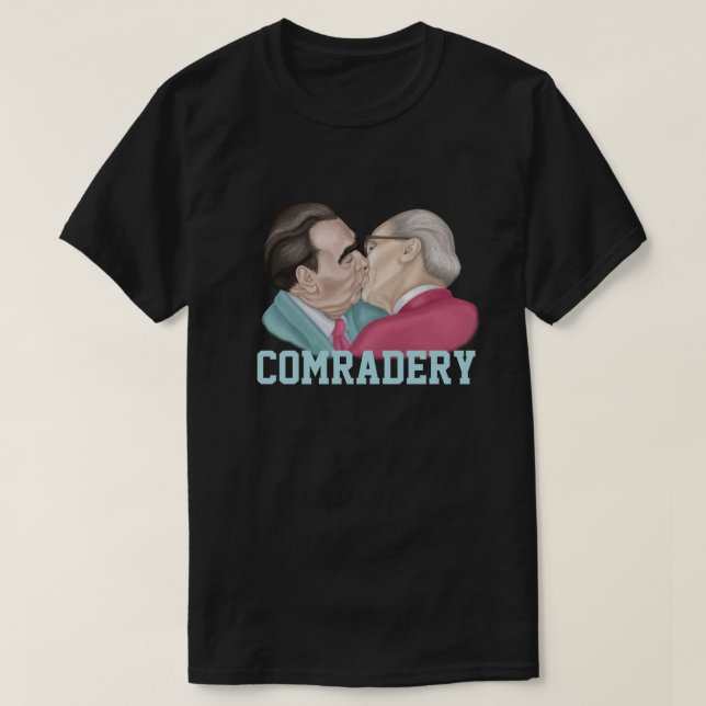 Camiseta Comradery - Brezhnev beijando Honecker (Frente do Design)