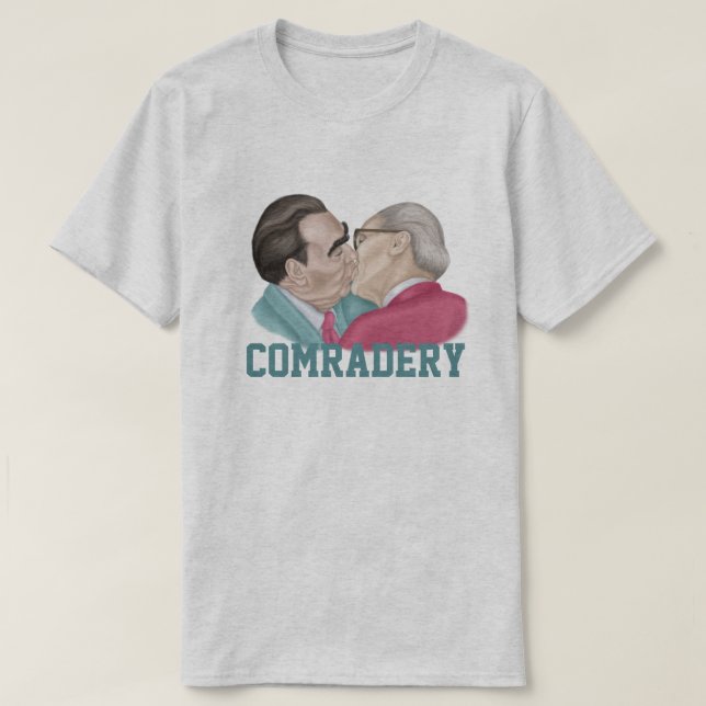 Camiseta Comradery - Brezhnev beijando Honecker (Frente do Design)