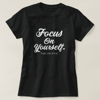 Camiseta Concentre-se em Você as Pessoas Vêm e Vão Motivaci