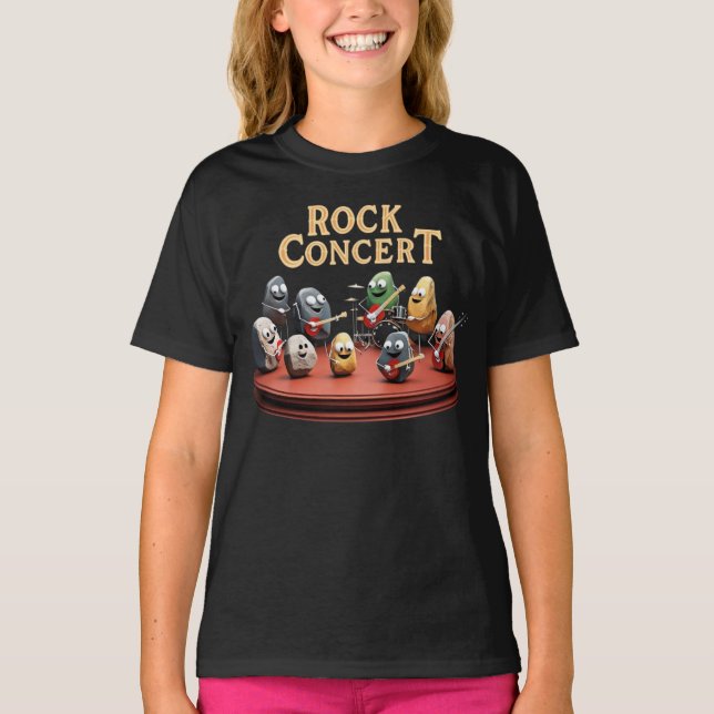 Camiseta Concerto de Rock - Banda de Rochas Tocando Instrum (Frente)