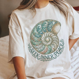 Camiseta Concha de Nautilus Busque Paz Interior Arte Oceâni