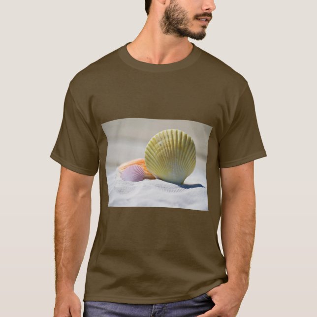 Camiseta Conchas nas Vibrações da Praia de Areia (Frente)