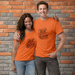 Camiseta Confiança na Design de Tipografia de Krishna