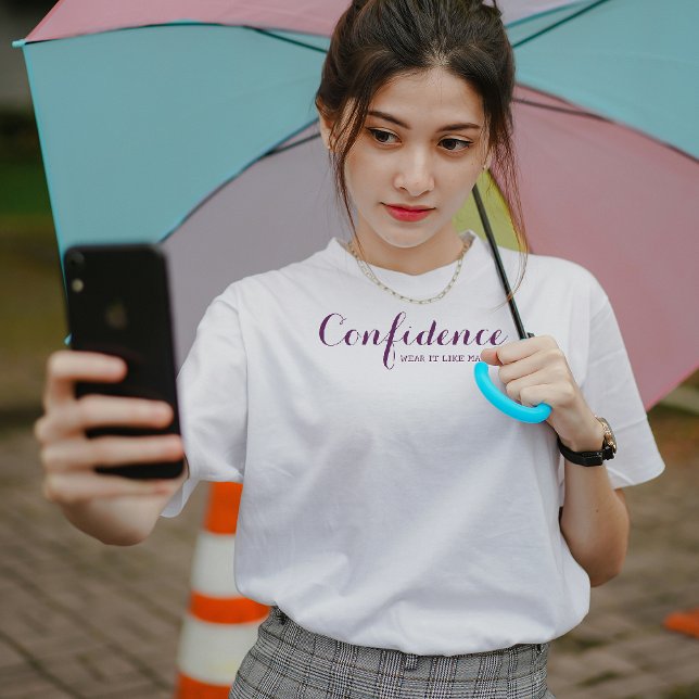 Camiseta Confiança Veste-o como um Encorajamento à Maquiage (lovely confidence girls are beauty.)