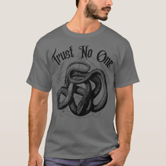 Camiseta Confiar Em Ninguém Gótico, Cobra da Santa Geometri