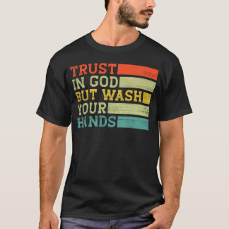 Camiseta Confie Em Deus, Mas Lave As Mãos Quarentena