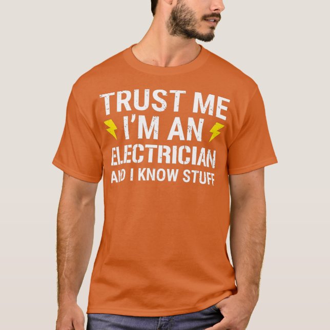 Camiseta Confie Em Mim Como Um Eletricista E Eu Sei Coisas (Frente)