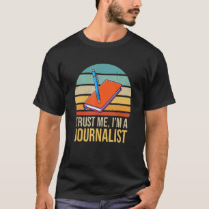 Camiseta Confie Em Mim Eu Sou Um Jornalista Retro Vintage