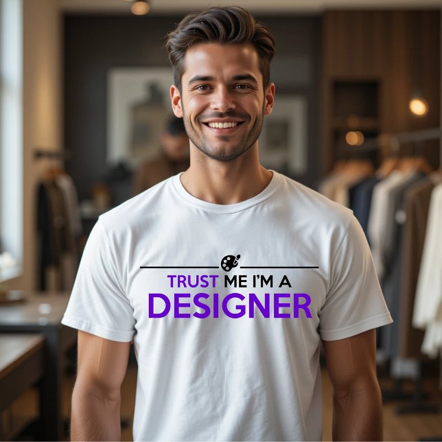 CAMISETA CONFIE EM MIM QUE SOU UM DESIGNER DE MODA (Criador carregado)