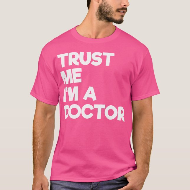 Camiseta Confie Em Mim Que Sou Um Texto Engraçado Pelo Médi (Frente)