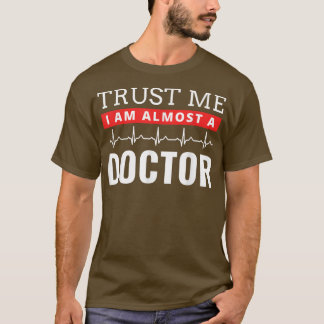 Camiseta Confie em mim. Sou quase um estudante de Medicina 