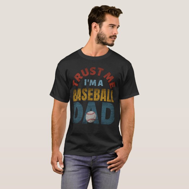 CAMISETA CONFIE EM MIM SOU UM PAI DE BEISBOL (Frente Completa)