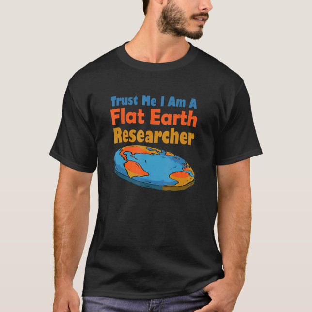 Camiseta Confie Em Mim Um Pesquisador Da Terra Plana - Terr (Frente)