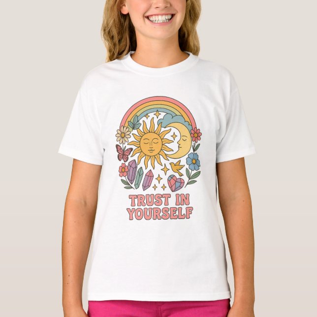 Camiseta Confie em si mesmo - Sol e Lua Psicodélicas Retro (Frente)
