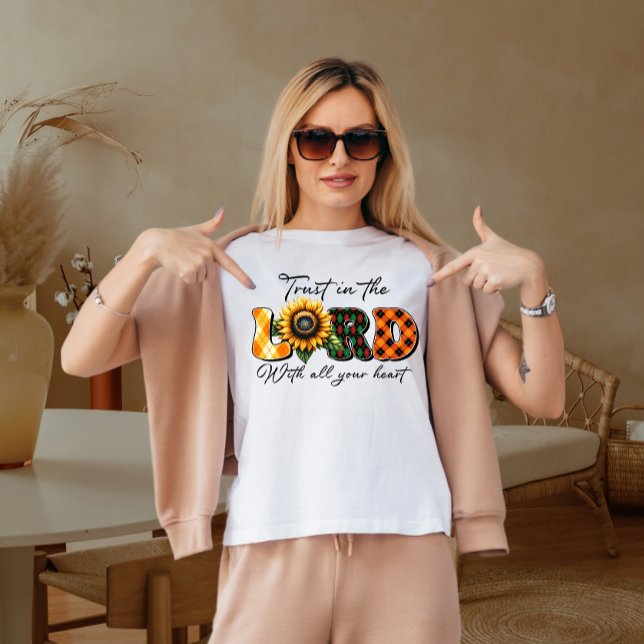 Camiseta Confie no senhor com todo o seu coração (Criador carregado)