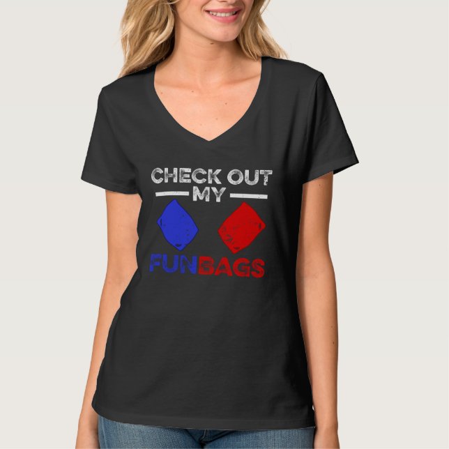 Camiseta Confira Minhas Sacolas Divertidas de Cornhole (Frente)