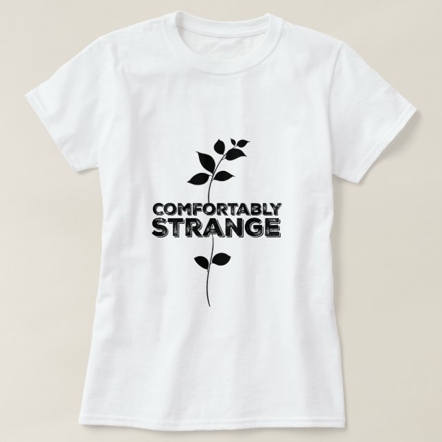 Camiseta Confortavelmente estranho (Frente do Design)