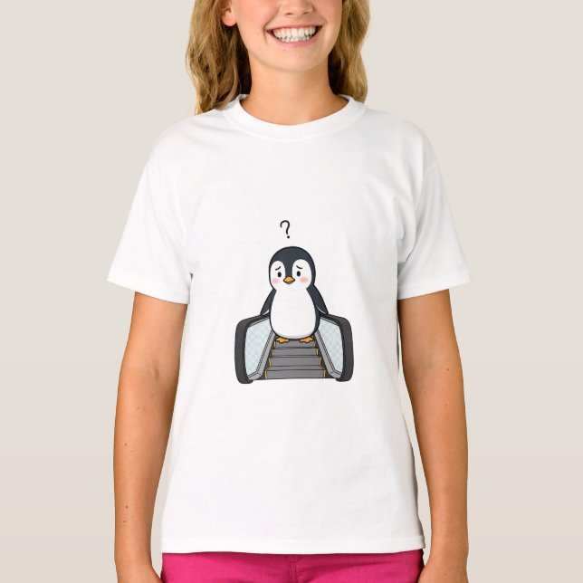 Camiseta Confused Cute Penguin Standing on Escalator (Frente)