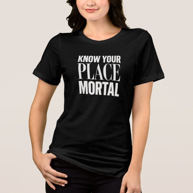 Camiseta CONHEÇA SEU LUGAR MORTAL (Frente)