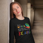 Camiseta Consciência Autista Onde Você Pode Ser Qualquer Co<br><div class="desc">Peças quebra-cabeça coloridas com tipografia por defender a bondade. Este design tem cores em todo o lado para torná-lo vibrante e divertido. O ditado transmite uma poderosa mensagem que diz "Num Mundo Onde Você Pode Ser Qualquer Coisa,  Seja gentil". Excelente para mostrar o mundo que você se importa</div>