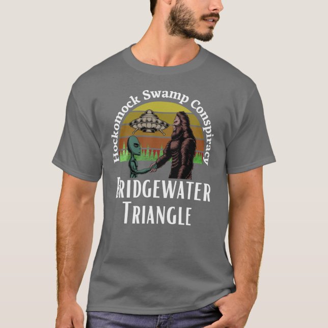 Camiseta Conspiração do Triângulo Bridgewater (Frente)