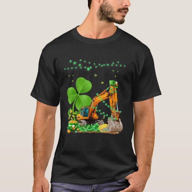 Camiseta Construction Excavator St Patricks Day Boys Girls  (Frente)