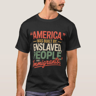 Camiseta Construído por Pessoas e imigrantes escravizados