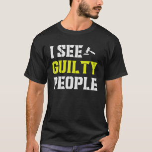 Camiseta Consulte Oficial de Correção Pessoas Culpado