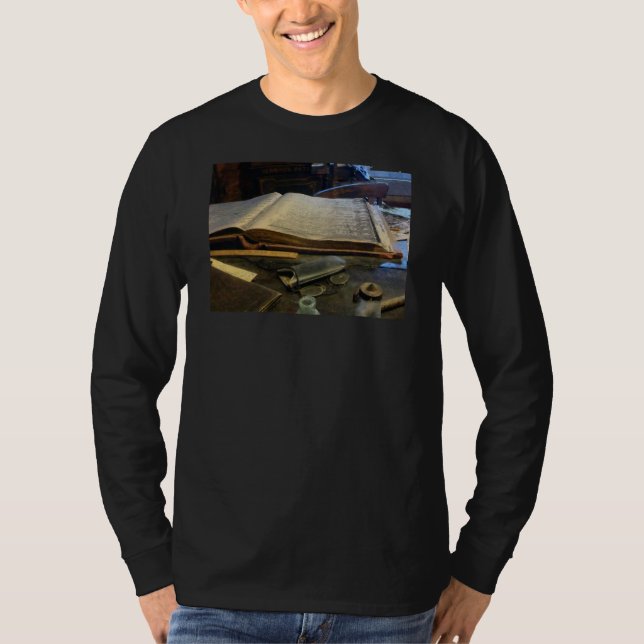 Camiseta Contabilidade e Óculos (Frente)