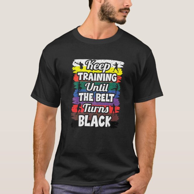 Camiseta Continue Treinando Até O Cinto Ficar Preto  Caratê (Frente)