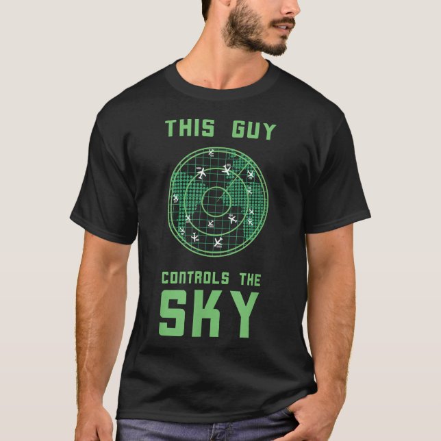 Camiseta Controlador De Tráfego Aéreo Esta Cara Controla O  (Frente)