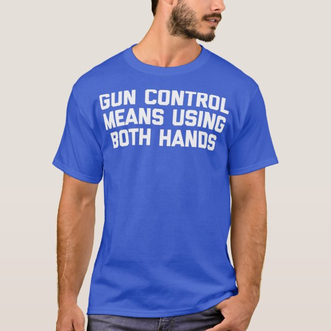 Camiseta Controle De Arma Significa Usar Duas Mãos Arma Eng (Frente)
