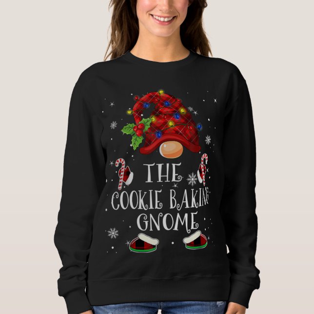 Camiseta Cookie Baking Gnome Buffalo Xadrez Árvore de Natal (Frente)
