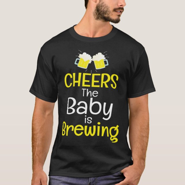 Camiseta Cool Cheers Baby Is Brewing Beer Brewing Teachers (Frente)