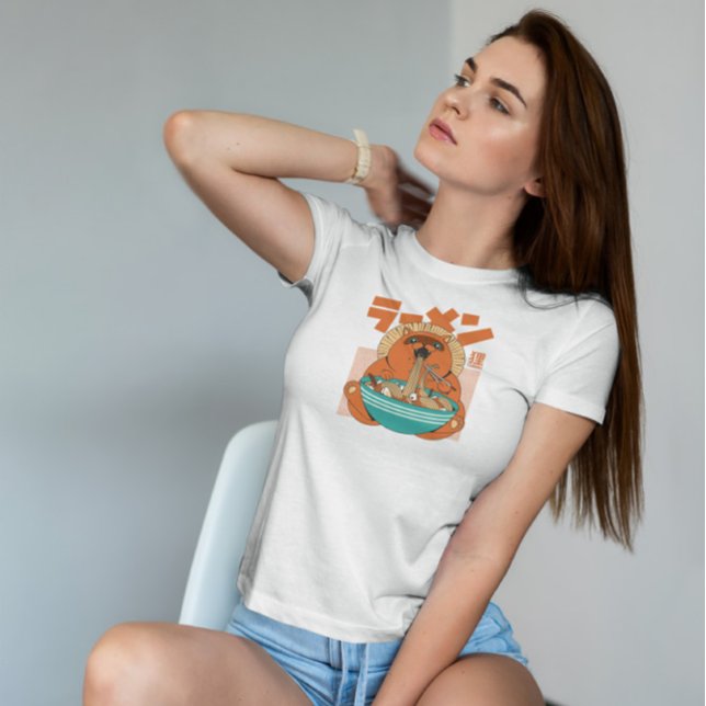 Camiseta Cool Tanuki Eating Ramen (Criador carregado)