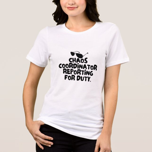 Camiseta Coordenador de Caos se Apresenta - Humor de Mãe  (Frente)
