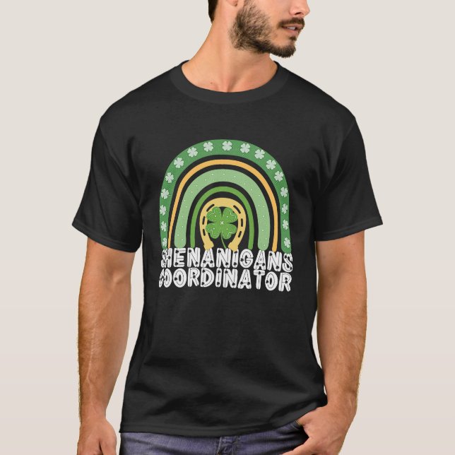 Camiseta Coordenador Shenanigans Rainbow St Patricks Teache (Frente)