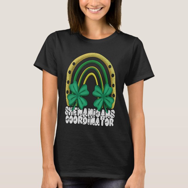 Camiseta Coordenador Shenanigans Rainbow St Patricks Teache (Frente)