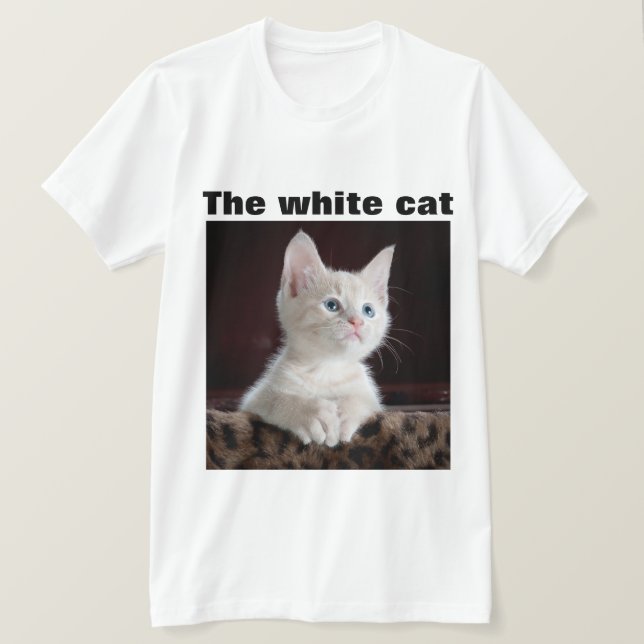 Camiseta cor branca com um design distinto (Frente do Design)