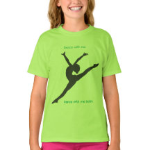 Camiseta cor de limão no parquinho