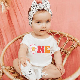 Camiseta cor-de-rosa e laranja no primeiro aniversário