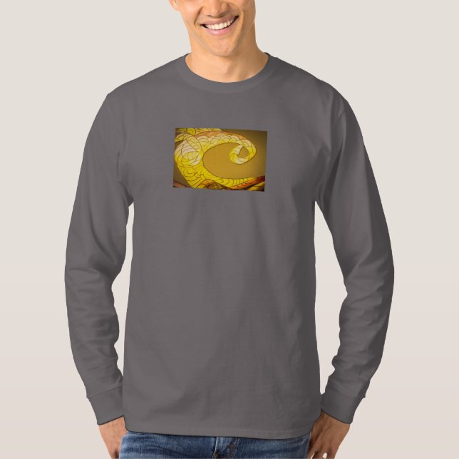 Camiseta cor dourada cauda de dragão (Frente)