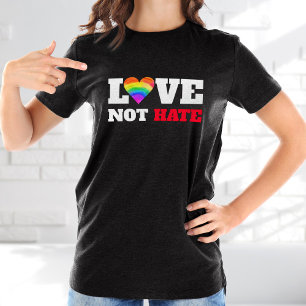 Camiseta Coração Arco-íris Amor Não Ódio Gráfico em Negrito