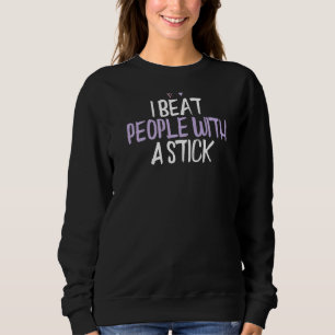 Camiseta Coração Colorido Eu Bato Pessoas Com Um Pau Dizend