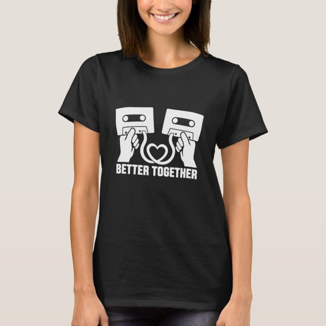 Camiseta Coração de Cassete Retro Design Melhor Juntos (Frente)