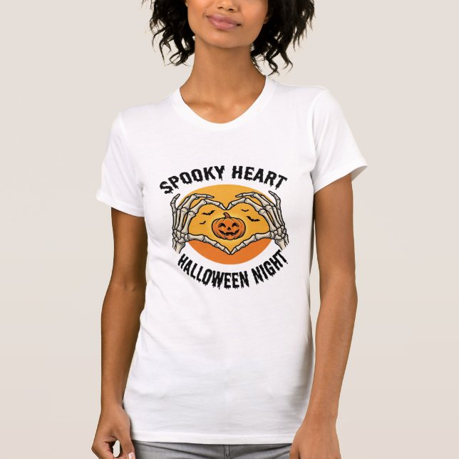 Camiseta Coração de Esqueleto Halloween Design de Mãos Vint (Frente)