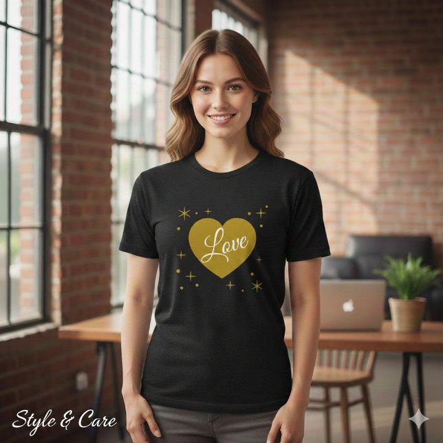 Camiseta Coração do Dia dos Namorados Gráfico Desenhado (Valentine’s Heart Graphic Designed Tri-Blend Shirt)